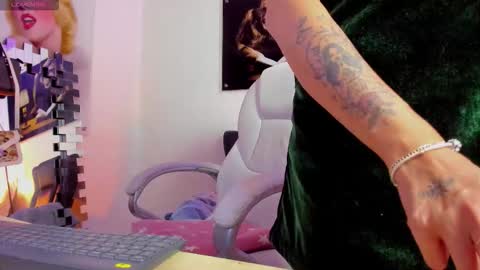 kimmberly_saenz_ online show from March 7, 1:34 am