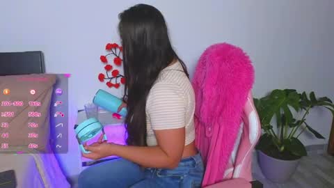kimmie_dollxo online show from May 19, 12:06 am