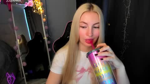 kimmy1_powell online show from April 2, 2:31 am