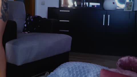 KimSkye online show from December 24, 12:11 am