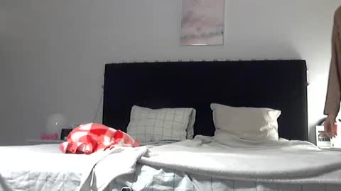 sexysexyhotwetpinkredpussy online show from August 1, 9:39 pm