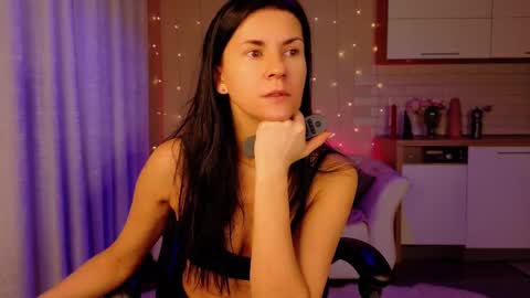 Snapshot of kinky_courtney chatting on February 24, 12:05 am Courtney online show from February 24, 12:05 am