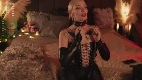 Snapshot of kinkylina_ chatting on February 1, 1:20 pm kinkylina_ online show from February 1, 1:20 pm