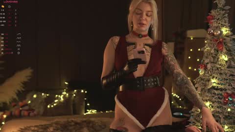Snapshot of kinkylina_ chatting on December 22, 8:27 am kinkylina_ online show from December 22, 8:27 am