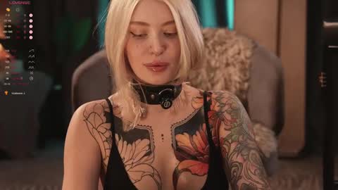 Snapshot of kinkylina_ chatting on February 21, 4:05 pm kinkylina_ online show from February 21, 4:05 pm