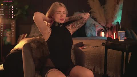 Snapshot of kinkylina_ chatting on December 14, 12:23 pm kinkylina_ online show from December 14, 12:23 pm