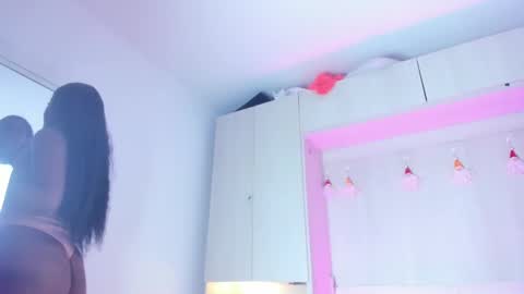 M A R A  online show from November 20, 8:10 pm