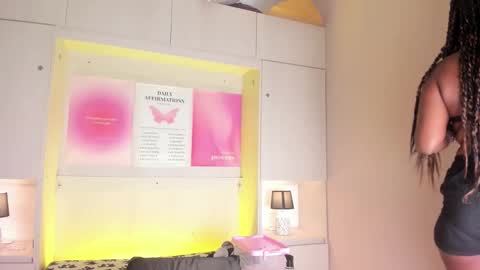 M A R A  online show from March 9, 11:46 am