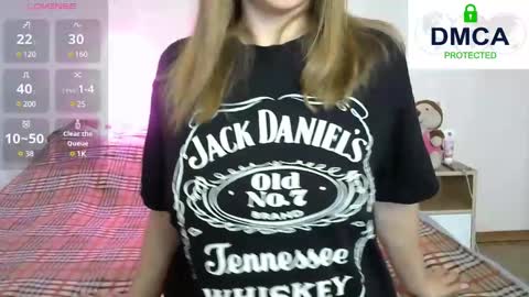 Snapshot of kira_blonde_angel chatting on February 19, 8:01 am Kira online show from February 19, 8:01 am