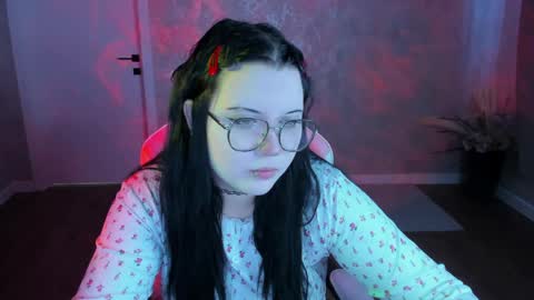 kira online show from April 6, 1:05 am