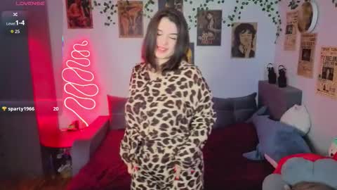 Kira VanKick online show from November 17, 4:51 pm