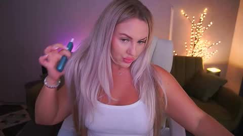 Kira online show from September 15, 9:33 pm