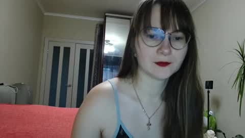 KiraGoldens online show from November 18, 7:09 am