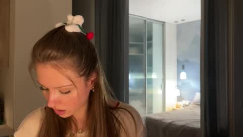 Kira online show from March 11, 1:36 pm