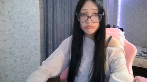 Snapshot of kirstievelasco chatting on October 2, 6:35 pm Nicole online show from October 2, 6:35 pm