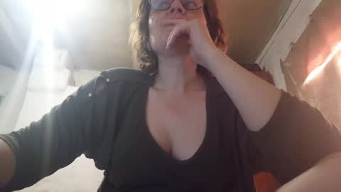 kissandvibe online show from March 27, 8:26 am