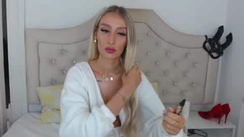 Snapshot of kissnatalie chatting on September 15, 6:54 am Natalie online show from September 15, 6:54 am