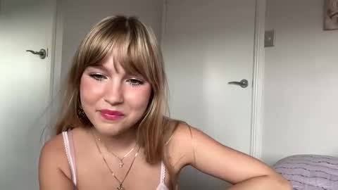 kittengirlxo online show from April 10, 4:51 am