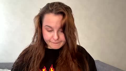 Ellaiza online show from April 23, 10:44 am