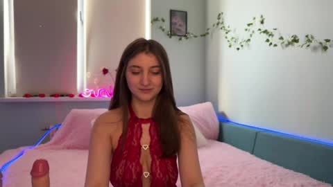 kitty_kristy1 online show from April 1, 12:39 pm
