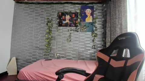 violet online show from October 26, 5:08 pm