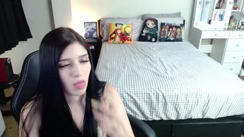 Snapshot of kittykat18x chatting on February 18, 1:32 am Isabel online show from February 18, 1:32 am