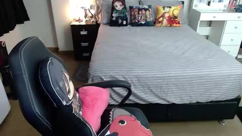 Snapshot of kittykat18x chatting on January 7, 5:20 pm Isabel online show from January 7, 5:20 pm