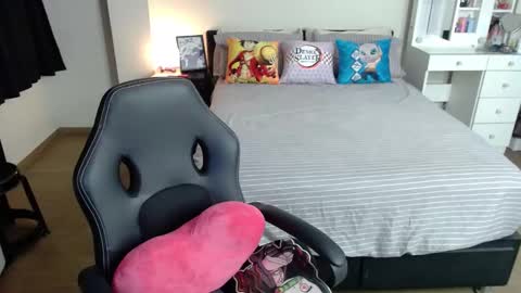 Snapshot of kittykat18x chatting on March 7, 11:26 pm Isabel online show from March 7, 11:26 pm
