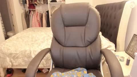 kittywantslove23 online show from April 6, 1:38 am