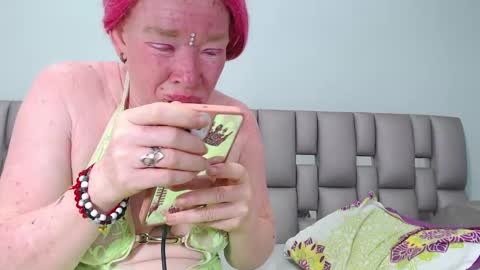 kittywhiteass online show from October 31, 7:45 am