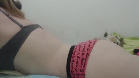 Snapshot of kittywhiteass chatting on January 7, 7:52 am kittywhiteass online show from January 7, 7:52 am