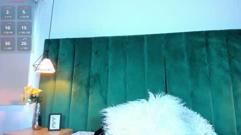 K I T T Y Y  online show from November 3, 9:30 pm