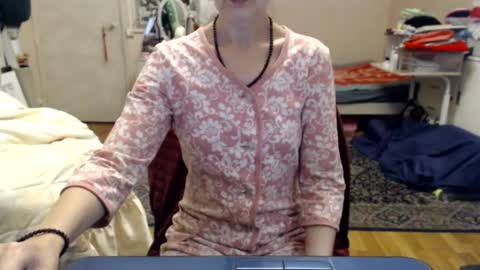 KiuminBerry online show from October 16, 9:23 am