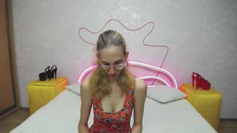 Snapshot of klaryevans chatting on September 21, 6:01 am Klary online show from September 21, 6:01 am