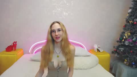 Snapshot of klaryevans chatting on January 19, 9:11 am Klary online show from January 19, 9:11 am