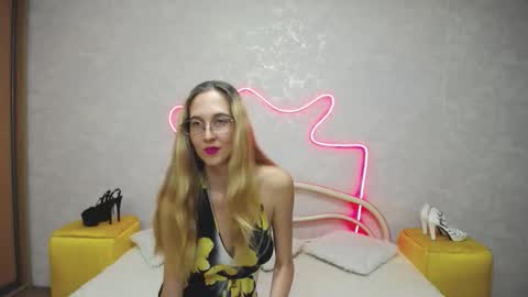 Snapshot of klaryevans chatting on September 24, 6:56 am Klary online show from September 24, 6:56 am