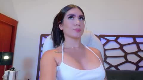 kloe_bella online show from December 17, 1:26 pm