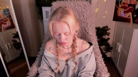 kris_grant online show from December 4, 10:39 am