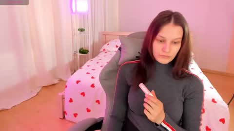 krisdoeil online show from March 3, 7:25 am