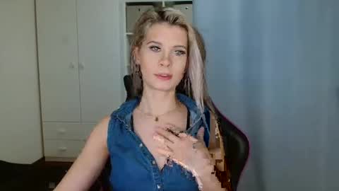 KristineAmore online show from February 28, 7:19 am