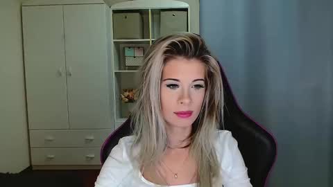 KristineAmore online show from November 26, 7:42 am