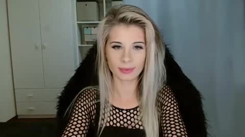 KristineAmore online show from November 19, 3:56 pm