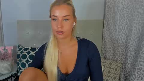 KristyFlowers online show from July 6, 3:03 pm