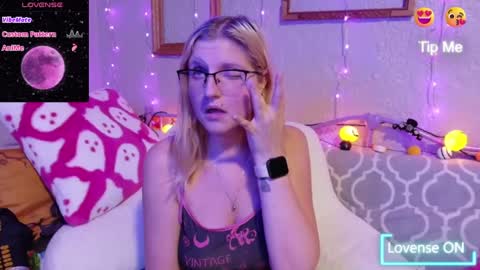 Snapshot of kunzitegoddess chatting on September 17, 12:19 am Samantha online show from September 17, 12:19 am