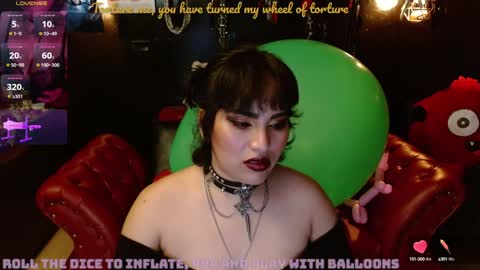 Snapshot of kureiji_fetish chatting on December 15, 5:13 am Fetiche Woman online show from December 15, 5:13 am