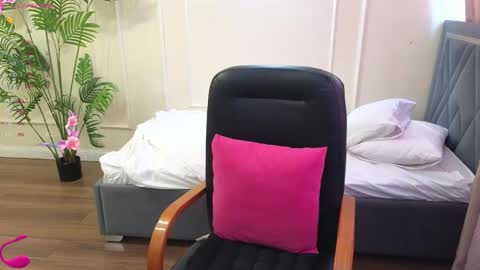 Ren online show from April 12, 8:28 am