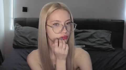 Bella online show from December 18, 11:37 am