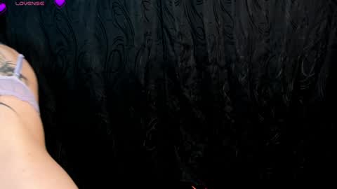 Snapshot of kylie_foxx1 chatting on January 18, 7:07 am submissive demon Please help me to reach 500 thumbs up online show from January 18, 7:07 am