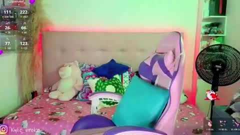 k ylie online show from March 1, 12:10 am