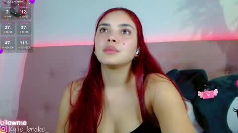 Snapshot of kylie_hottt_ chatting on October 8, 12:48 am k ylie online show from October 8, 12:48 am